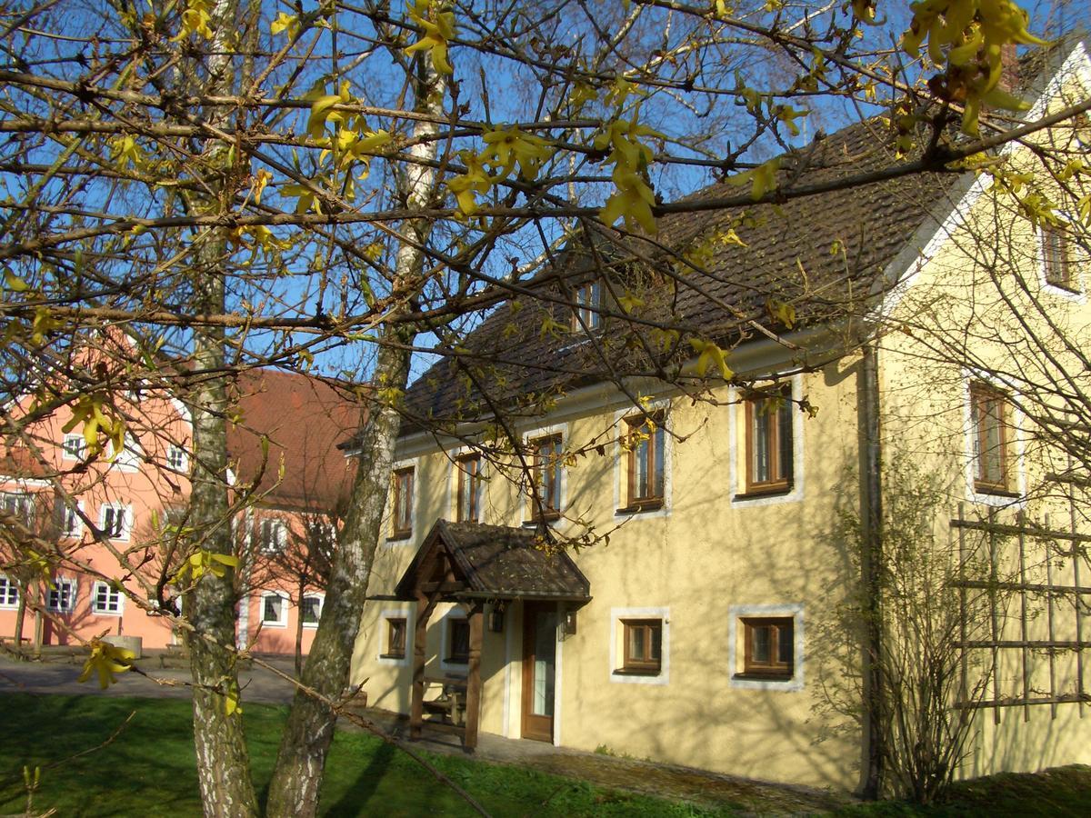 מלון נויבורג אן דר דונאו Pilgerhaus Bergen מראה חיצוני תמונה
